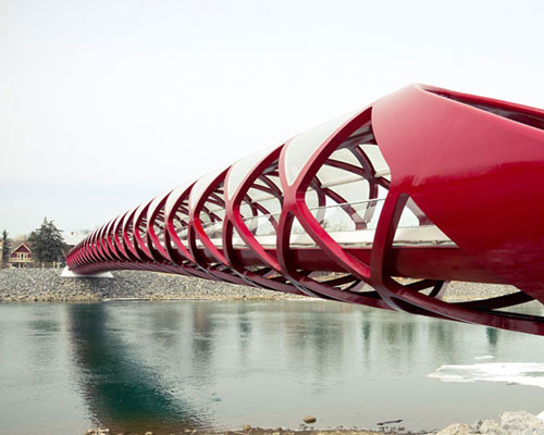 santiago calatrava: peace bridge in calgary, canada