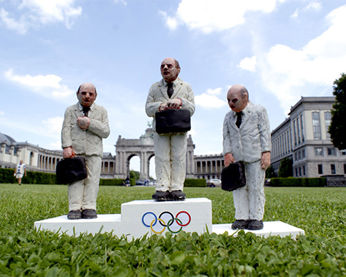 new miniature sculptures by isaac cordal