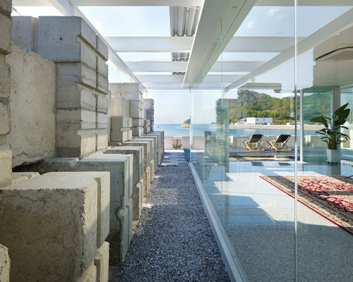 naf architect & design: glass house for diver