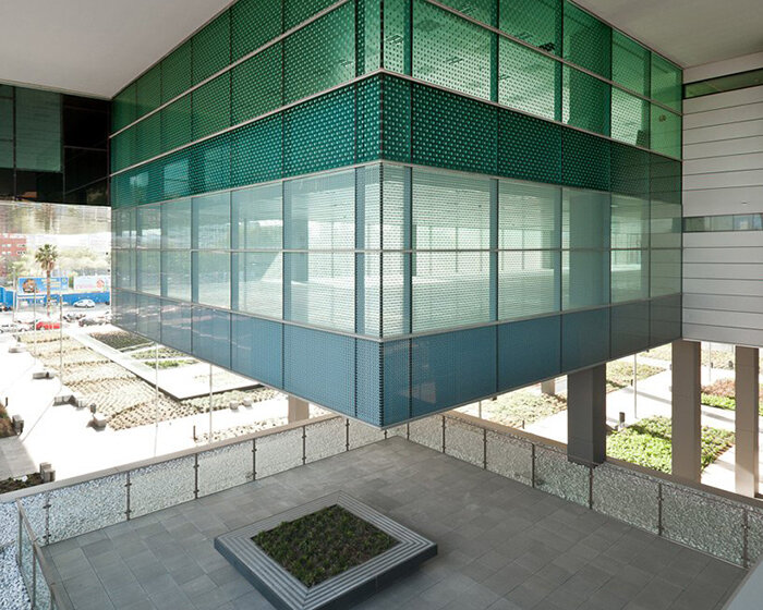 arata isozaki: D38 zona franca office, barcelona