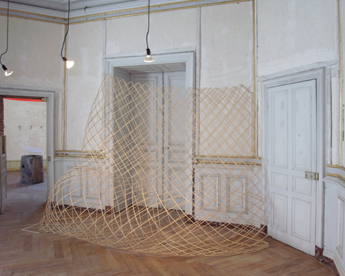 moving meshes: flexible bamboo forms by maria blaisse