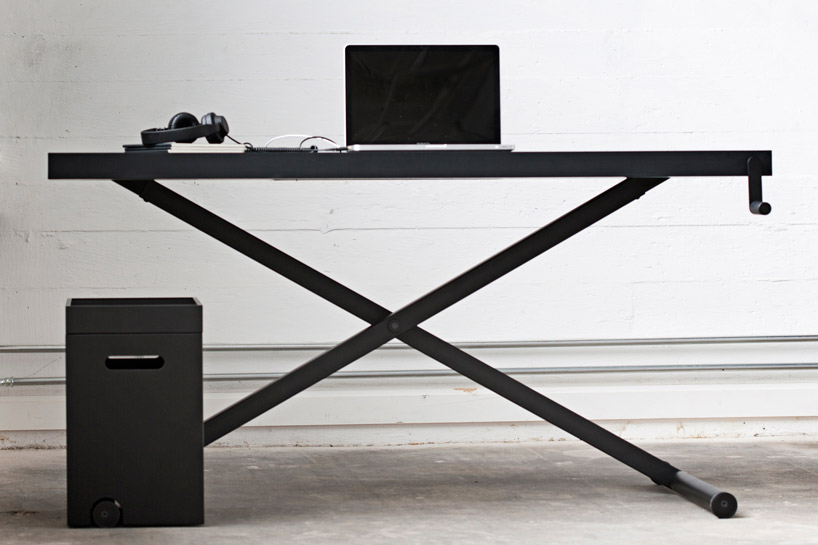 KiBiSi's Xtable is adjusted by hand crank