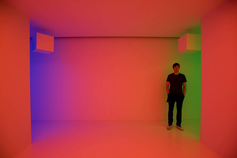 interactive chambers of color   chromosaturation by carlos cruz diez 