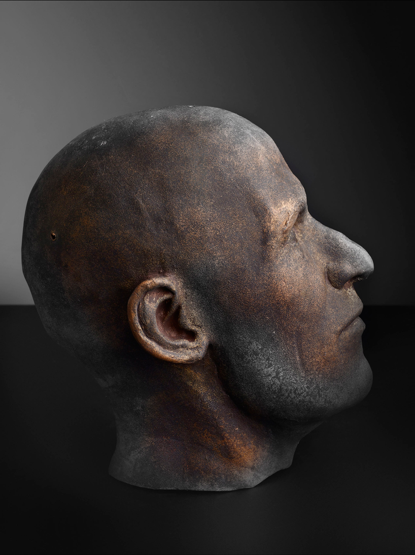 caspar berger uses 3D printer to produce skeletal self portraits