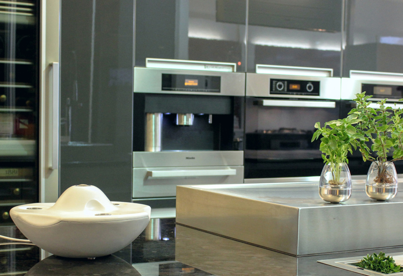 pod fogponic garden system by greenfingers