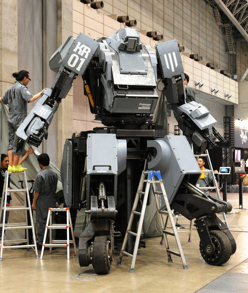 13 foot tall kuratas pilotable heavy industry robot 