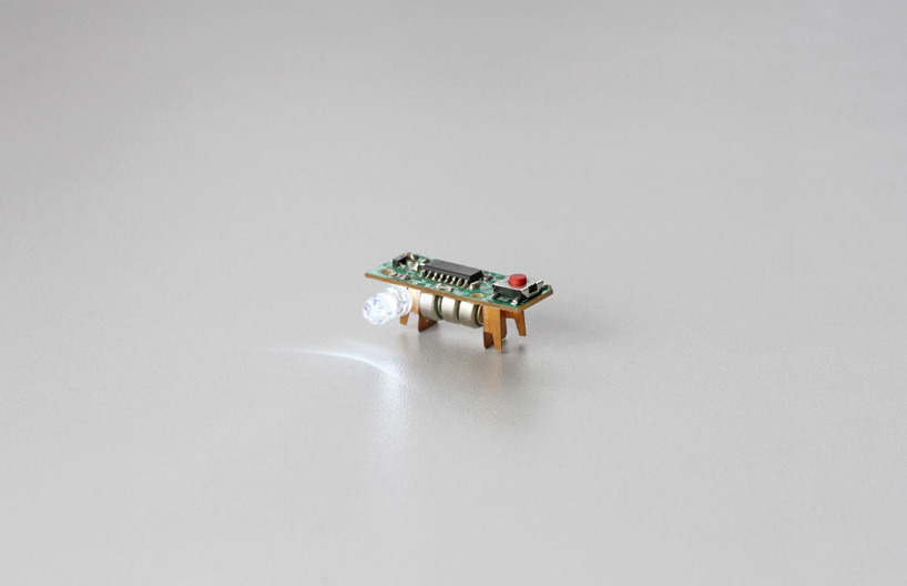 projecteo   tiny instagram projector by benjamin redford