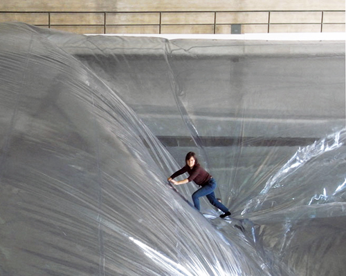 tomàs saraceno's 'on space time foam': a billowing aerial landscape