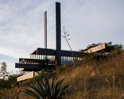 jose maria saez + daniel moreno flores: algarrobos house, ecuador