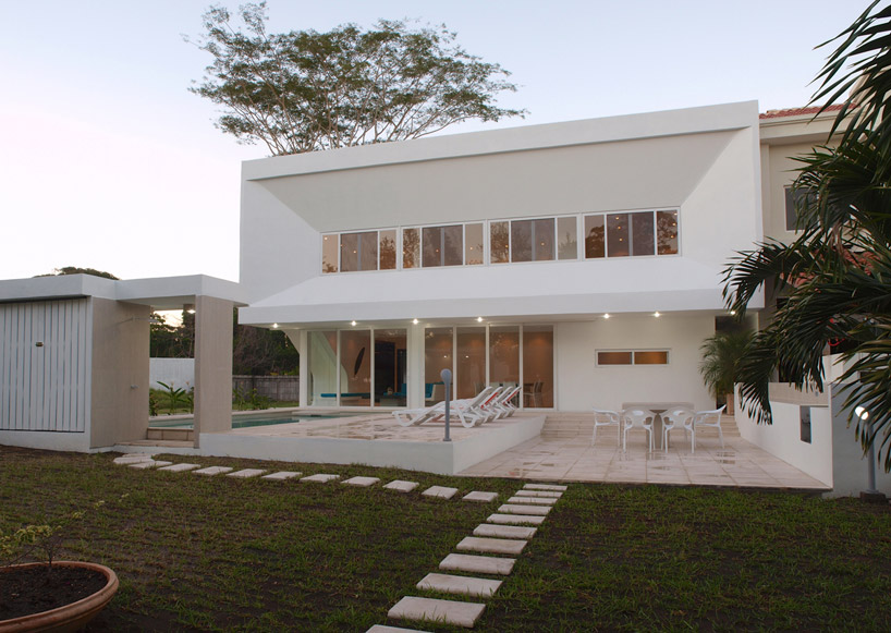 praud: casa periscopio in el salvador