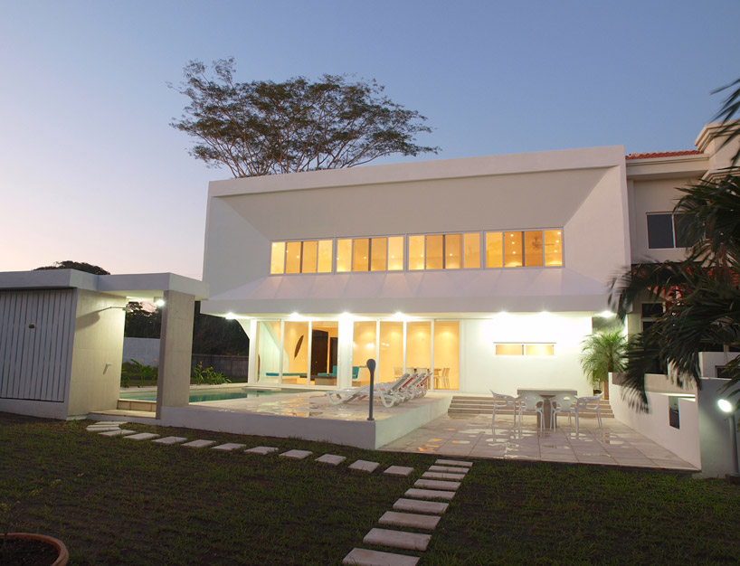 praud: casa periscopio in el salvador