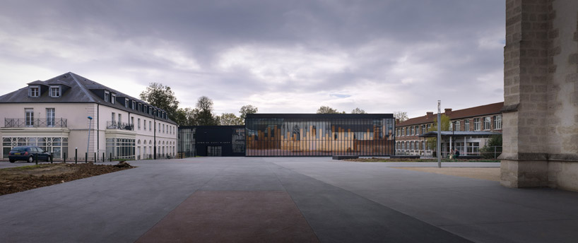 LAN architecture: gymnasium + town hall esplanade in chelles