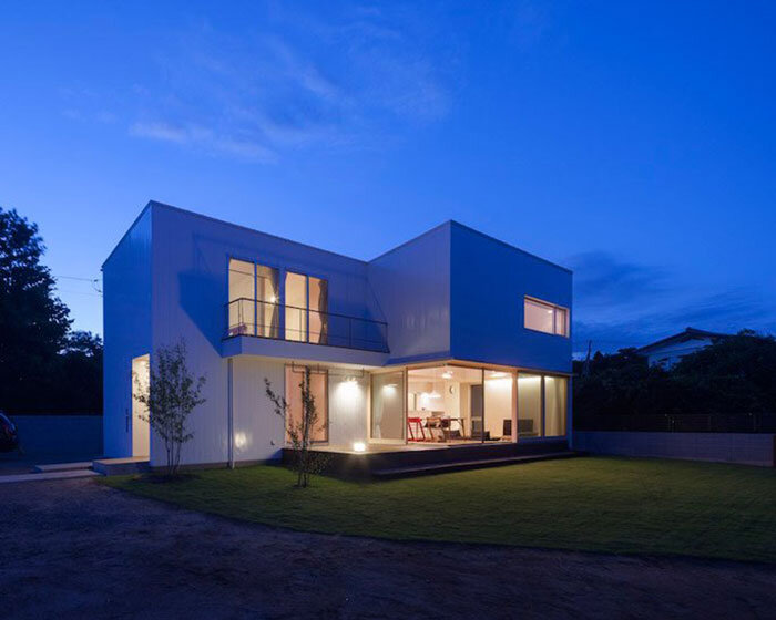 naoi architecture and design office: sliding door house