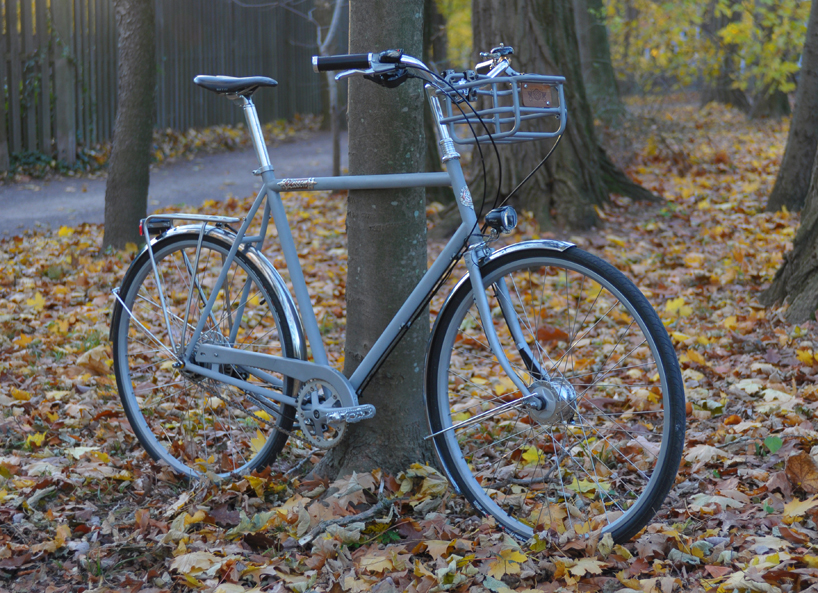 josh zisson's 100% reflective bike is the safest on the road