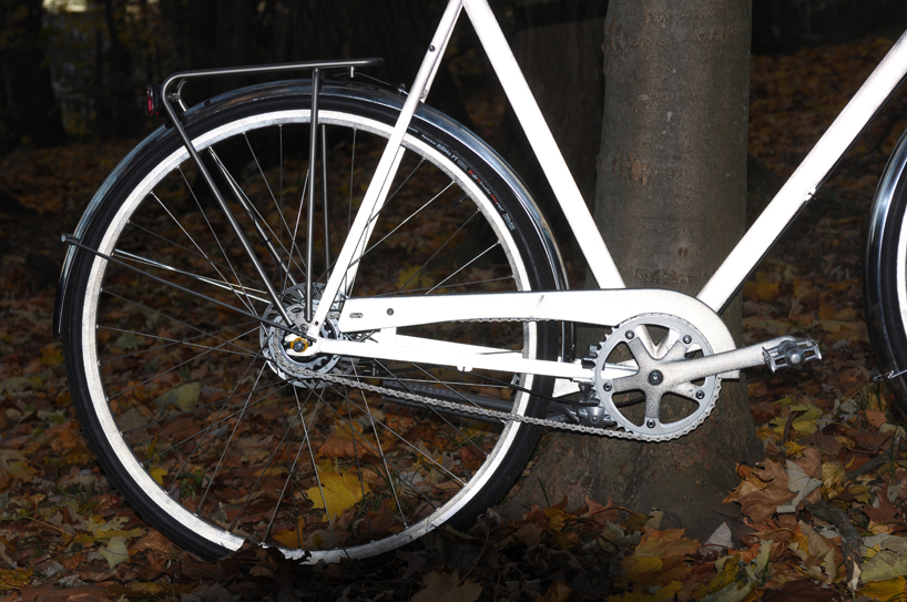 josh zisson's 100% reflective bike is the safest on the road