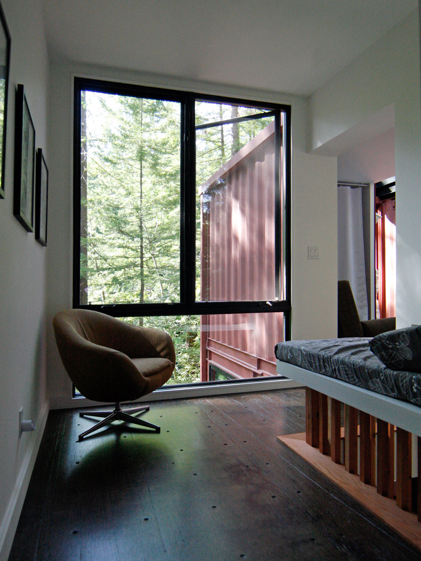 modulus: six oaks shipping container residence