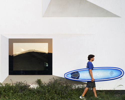 XPIRAL designs windsurfer house in puntas de calnegre, spain