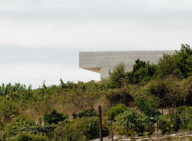 topos atelier de arquitectura: house in alcobaca, portugal