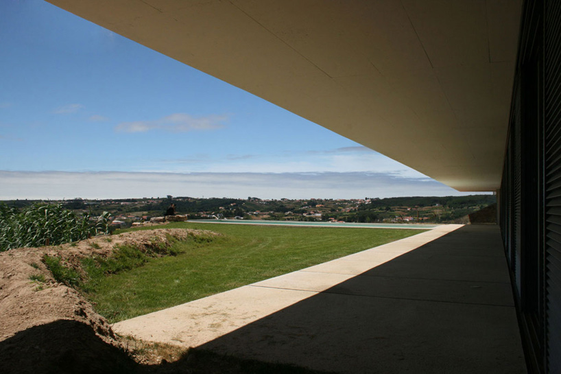 topos atelier de arquitectura: house in alcobaca, portugal