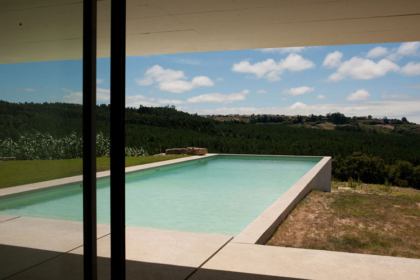 topos atelier de arquitectura: house in alcobaca, portugal