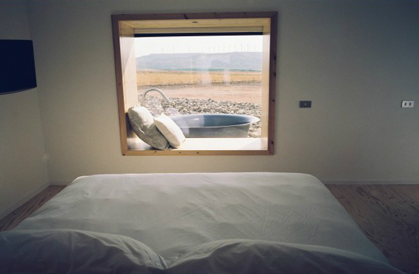 bardena_01 emiliano lopez monica rivera arquitectos: air of bardenas hotel