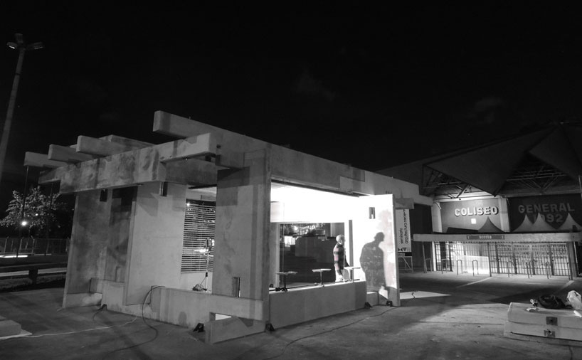 ERDC: concrete, wood, and glass living space in ecuador