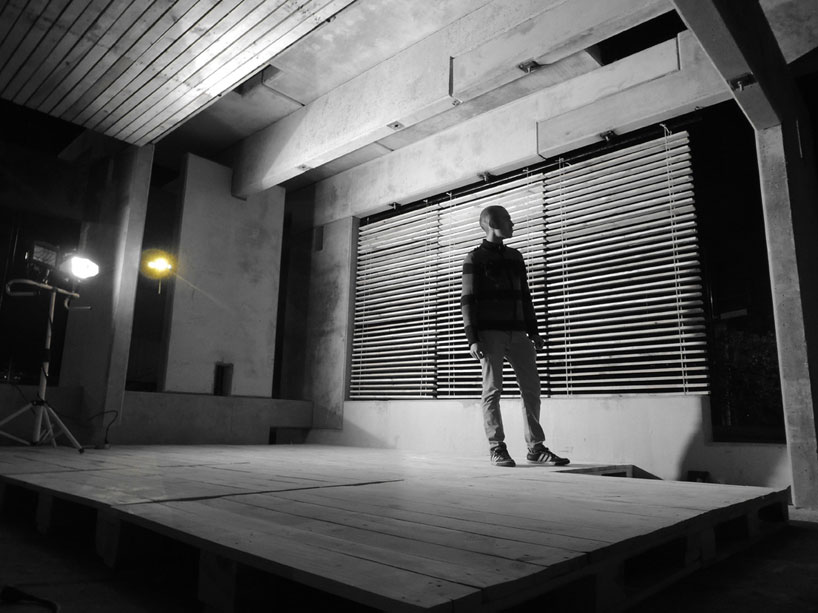 ERDC: concrete, wood, and glass living space in ecuador