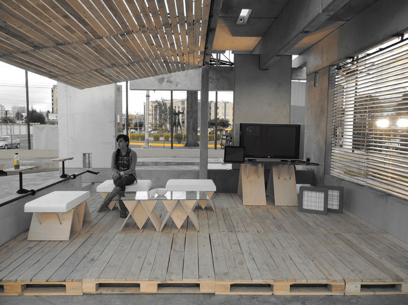 ERDC: concrete, wood, and glass living space in ecuador