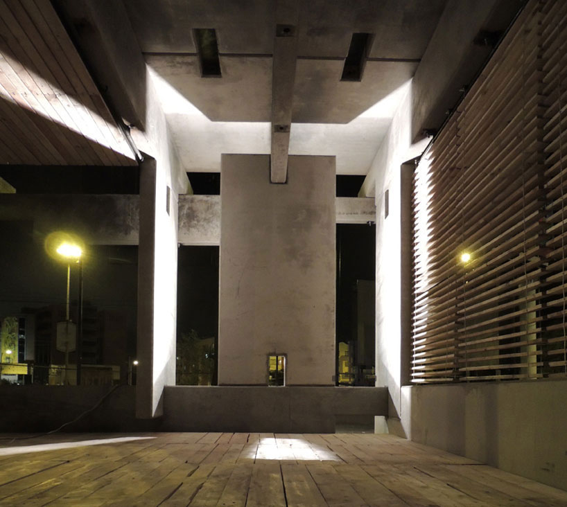 ERDC: concrete, wood, and glass living space in ecuador