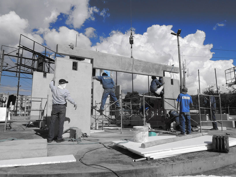 ERDC: concrete, wood, and glass living space in ecuador