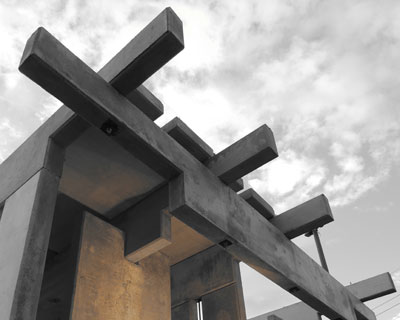 ERDC: concrete, wood, and glass living space in ecuador