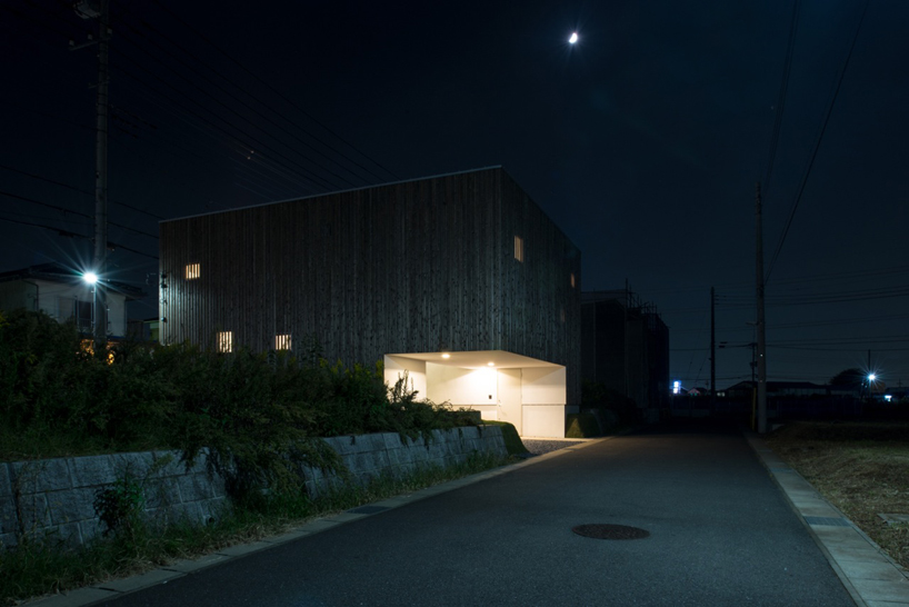 florian busch architects: house that opens up to its inside