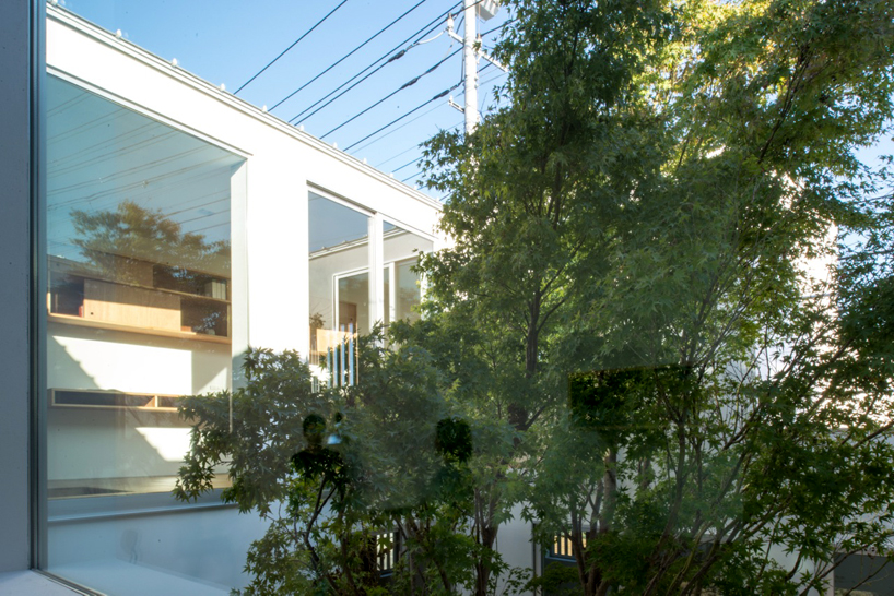florian busch architects: house that opens up to its inside