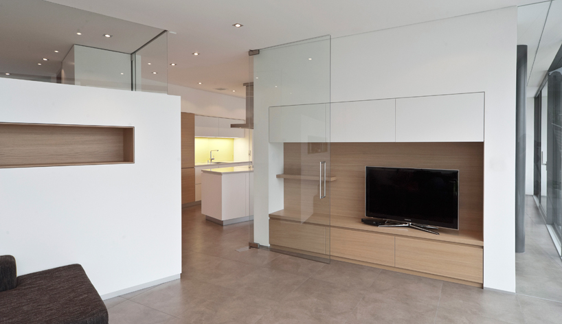 monovolume architecture: two family house giacomuzzi