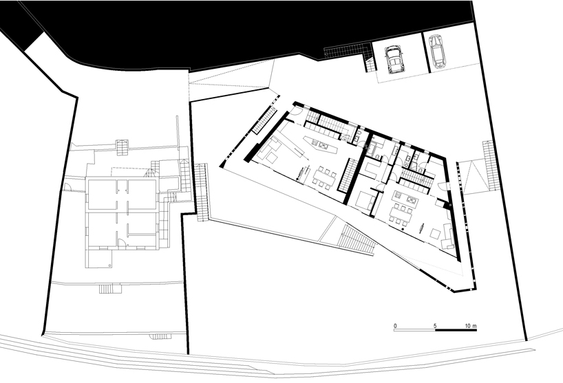 monovolume architecture: two family house giacomuzzi