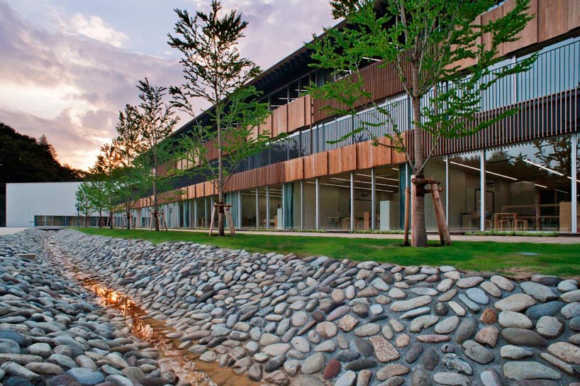 kengo kuma: teikyo university elementary school, tokyo