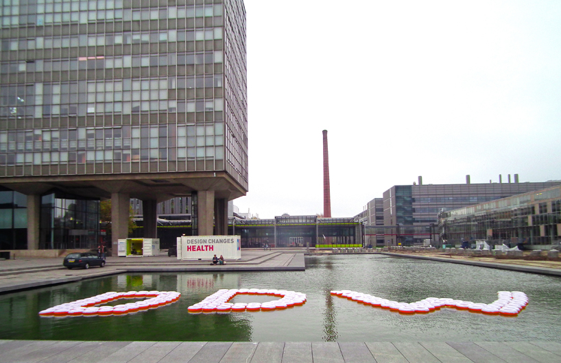 floating typography by studio toer