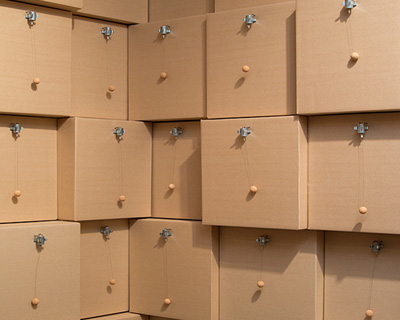 humming cork and box installation by zimoun