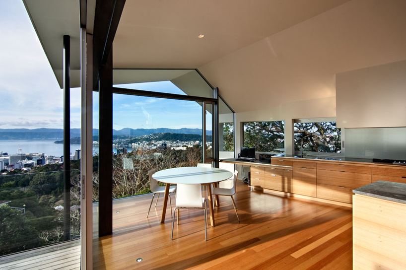 parsonson architects: seaview house, new zealand