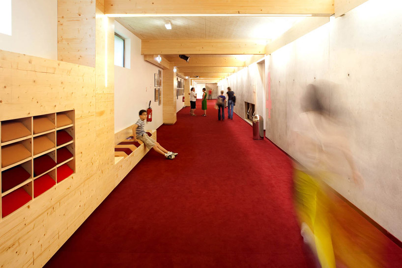 encore heureux: cine 32, france