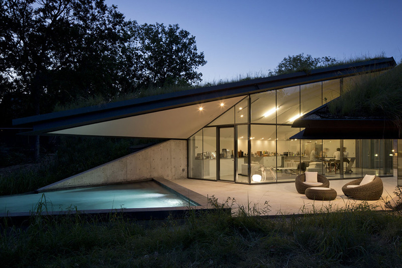 bercy chen studio bygger edgeland house inn i det texanske landskapet