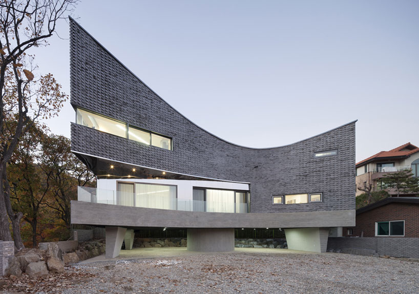 joho architecture / jeong hoon lee: yongin M curved house 