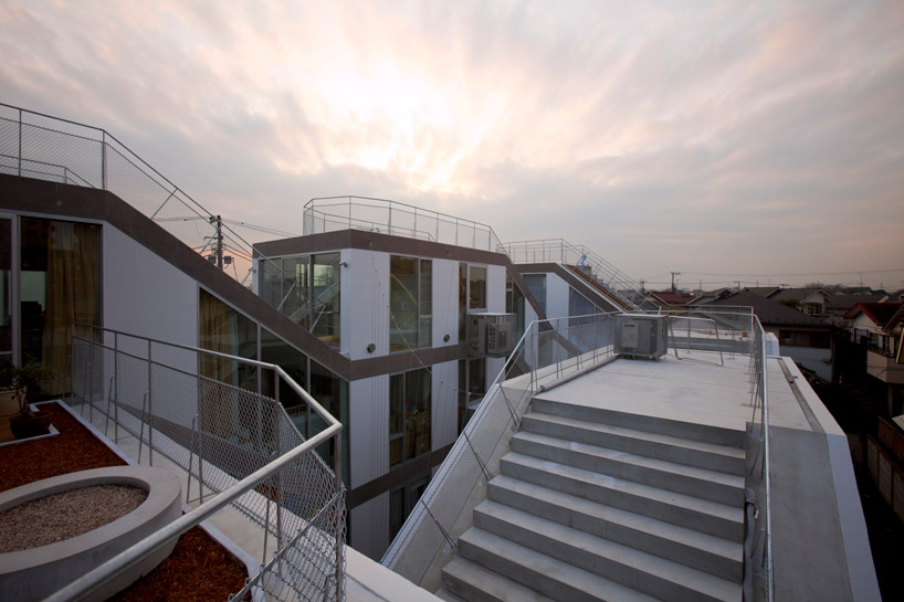 komada architects office: SLIDE house
