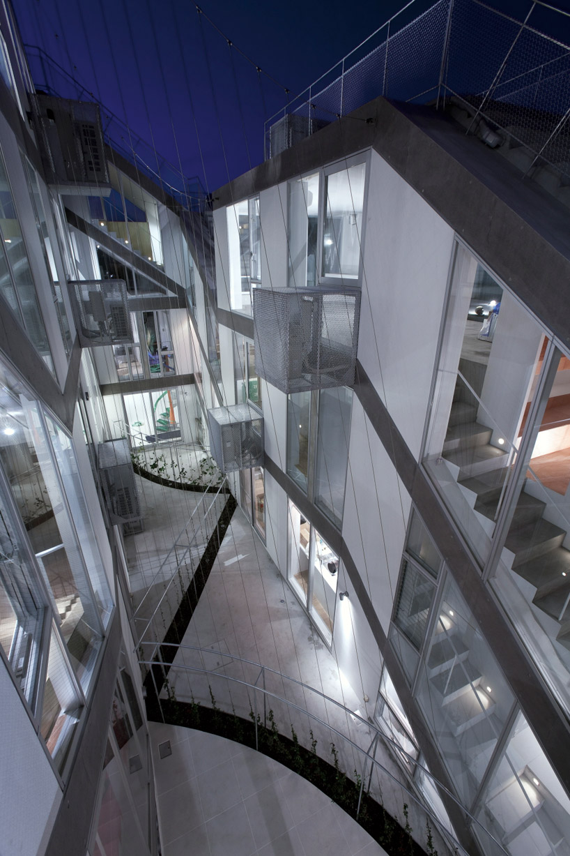 komada architects office: SLIDE house