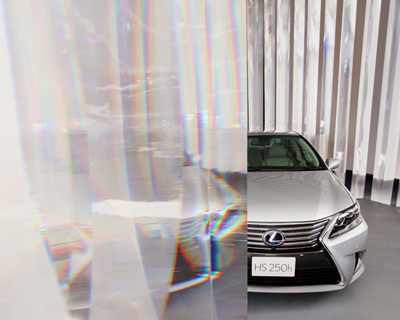 tokujin yoshioka's polychromatic installation for LEXUS HS