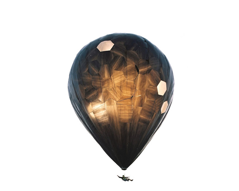 tomas saraceno: 59 steps to be on air   solar powered hot air balloon