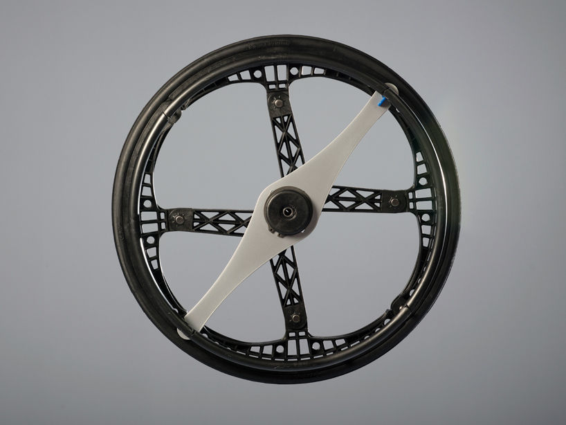 designs of the year 2013: morph folding wheel by vitamins design