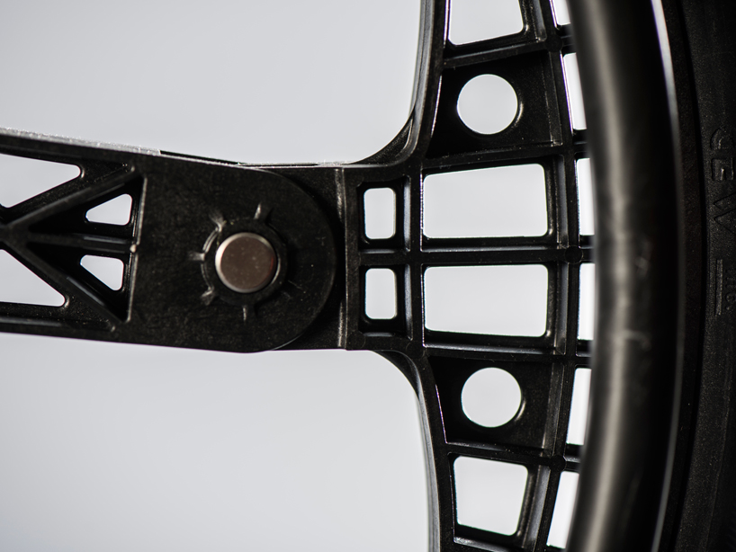 designs of the year 2013: morph folding wheel by vitamins design
