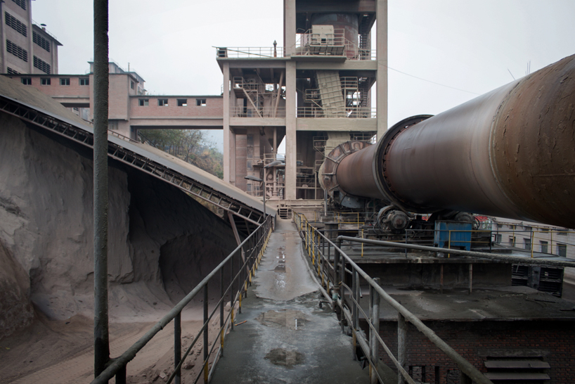a journey through the yangtze river's transformation by 	jorge mañes rubio