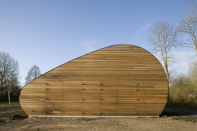 70F architecture: sheep stable in almere